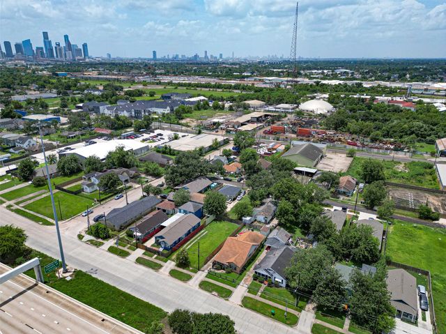 3207 Eastex Freeway, Houston, TX 77026
