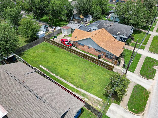 3207 Eastex Freeway, Houston, TX 77026