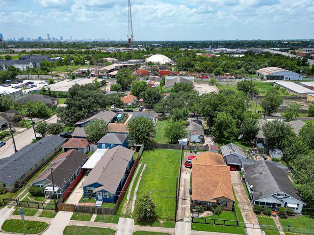 3207 Eastex Freeway, Houston, TX 77026