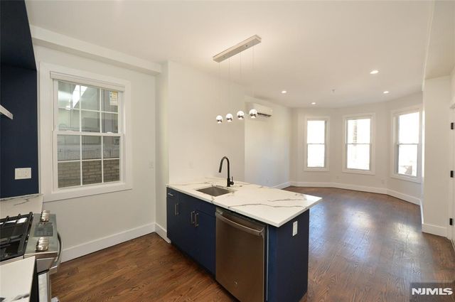 203 3rd Street 2, Jersey City, NJ 07302