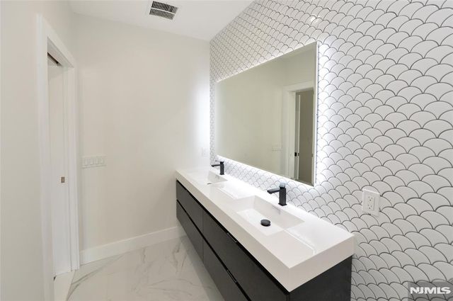 203 3rd Street 2, Jersey City, NJ 07302