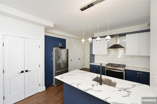 203 3rd Street 2, Jersey City, NJ 07302