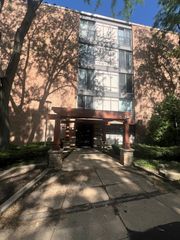 5800 Oakwood Drive 2F, Lisle, IL 60532