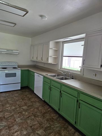 2304 S 41st Street, Fort Pierce, FL 34950
