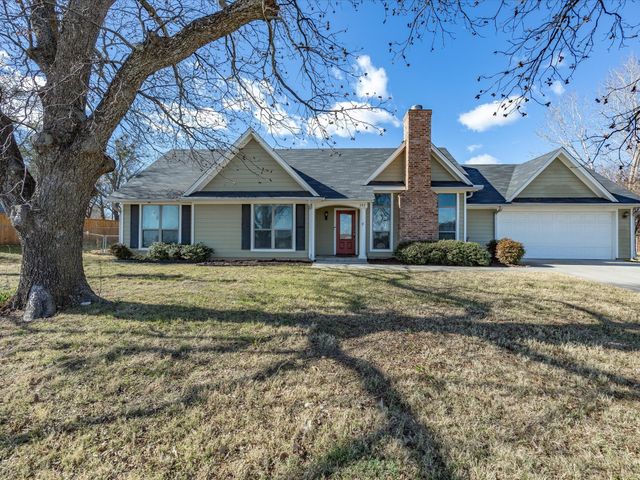202 S Stratton Street, Decatur, TX 76234