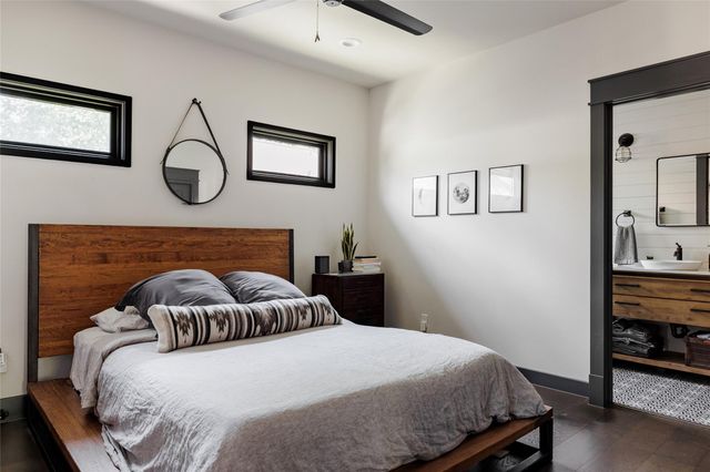 1910 Holly ST, Austin, TX 78702