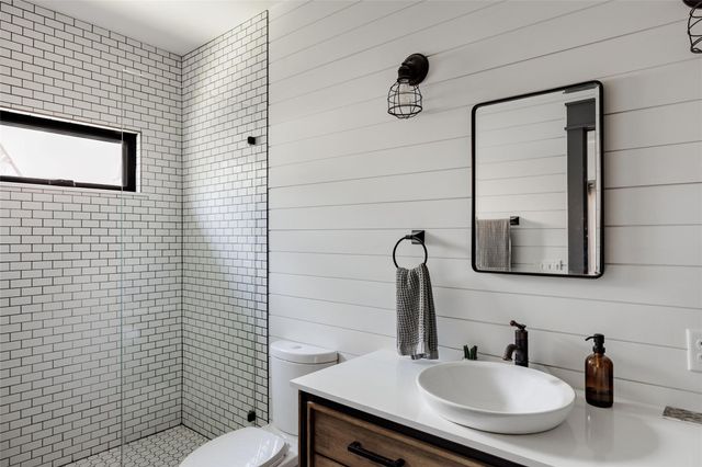 1910 Holly ST, Austin, TX 78702