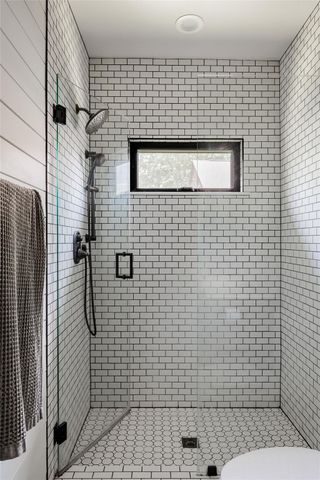 1910 Holly ST, Austin, TX 78702