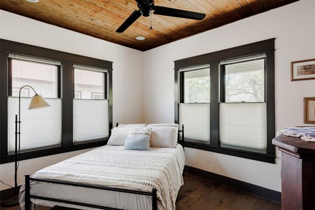 1910 Holly ST, Austin, TX 78702