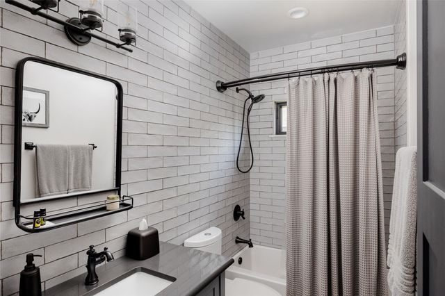 1910 Holly ST, Austin, TX 78702