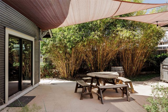 1910 Holly ST, Austin, TX 78702