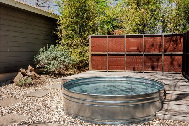 1910 Holly ST, Austin, TX 78702