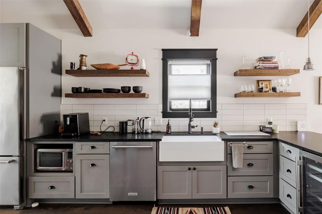 1910 Holly ST, Austin, TX 78702