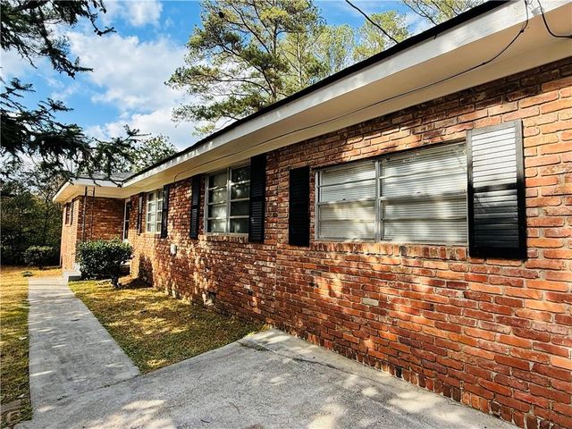 318 W Bonnell Street, Oxford, GA 30054