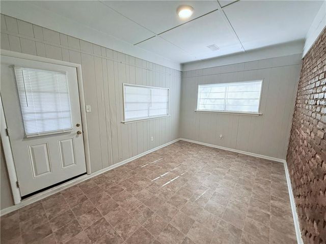 318 W Bonnell Street, Oxford, GA 30054