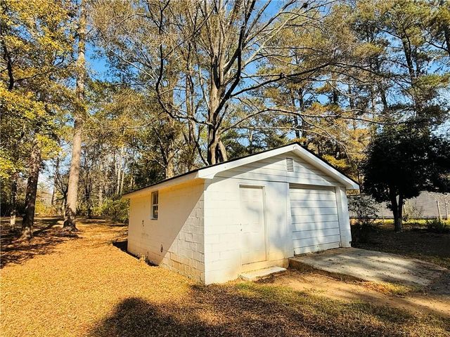 318 W Bonnell Street, Oxford, GA 30054