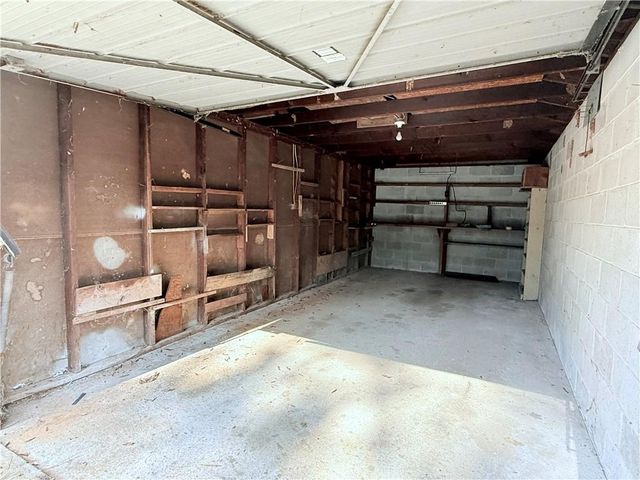 318 W Bonnell Street, Oxford, GA 30054