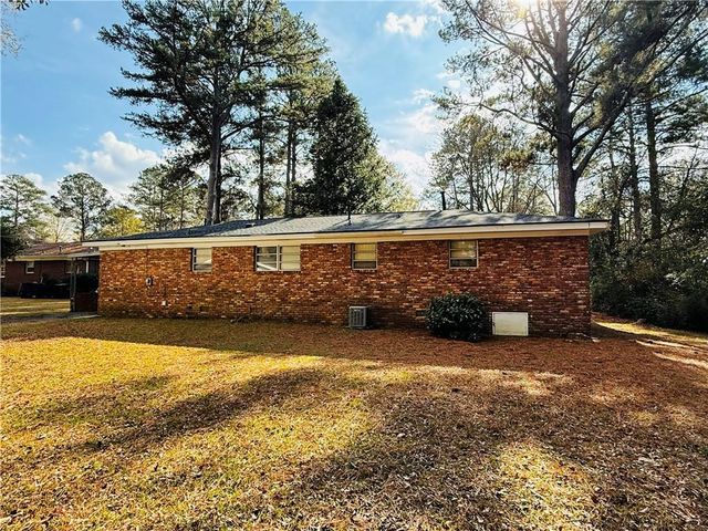 318 W Bonnell Street, Oxford, GA 30054