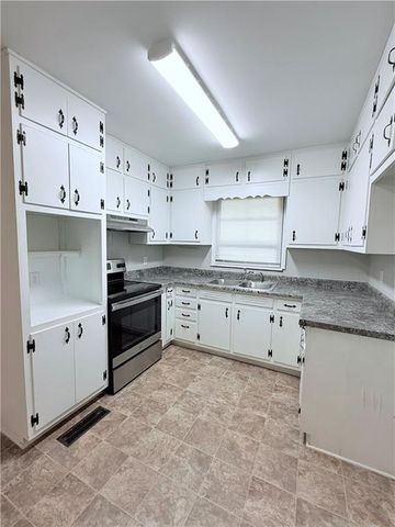 318 W Bonnell Street, Oxford, GA 30054