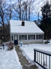 17 Henry Hill, Stamford, VT 05352