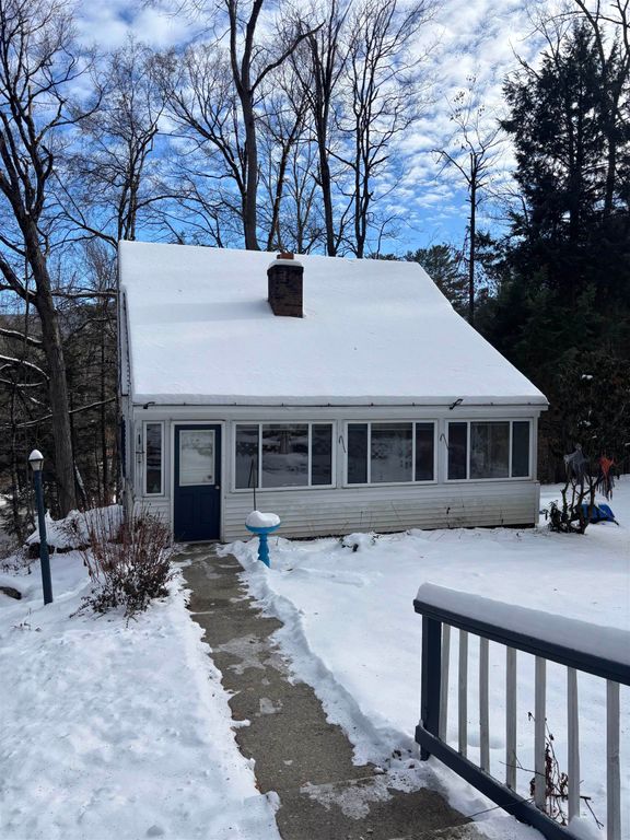 17 Henry Hill, Stamford, VT 05352