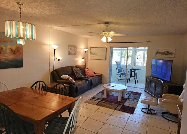 2581 N Garden 202 Drive N 202, Lake Worth, FL 33461