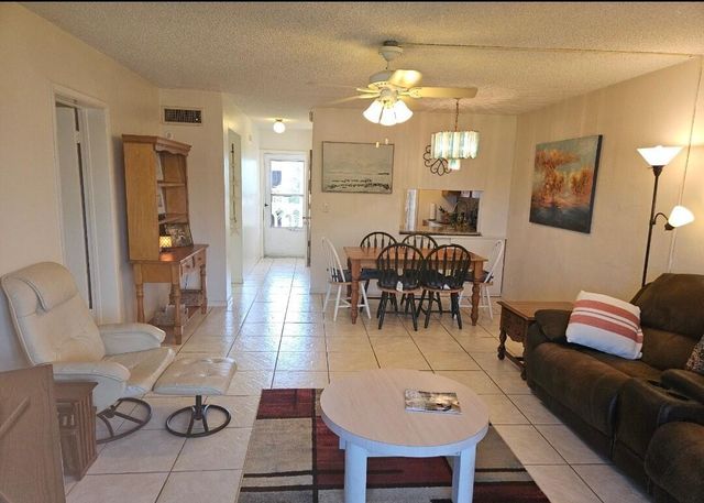 2581 N Garden 202 Drive N 202, Lake Worth, FL 33461