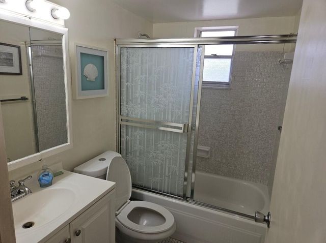 2581 N Garden 202 Drive N 202, Lake Worth, FL 33461