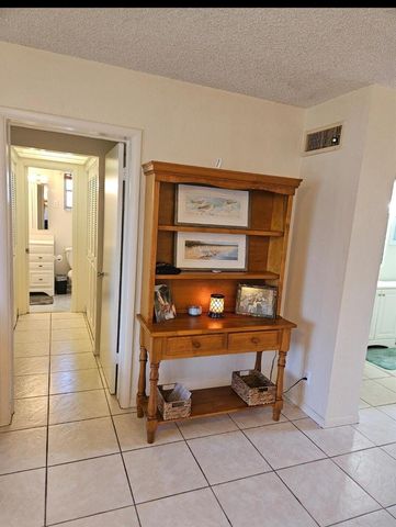 2581 N Garden 202 Drive N 202, Lake Worth, FL 33461