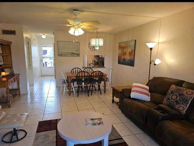 2581 N Garden 202 Drive N 202, Lake Worth, FL 33461