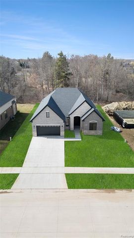 57135 Meadowridge Drive, Washington, MI 48094