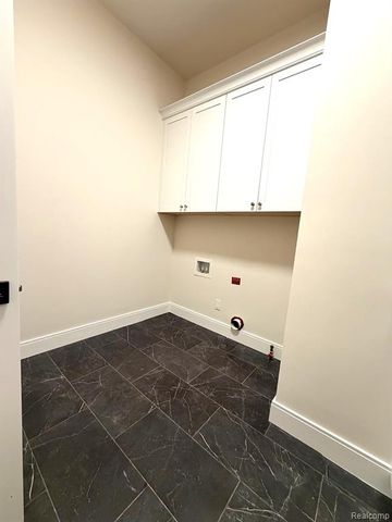 57135 Meadowridge Drive, Washington, MI 48094