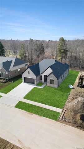 57135 Meadowridge Drive, Washington, MI 48094