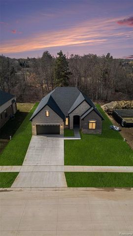 57135 Meadowridge Drive, Washington, MI 48094