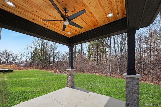 57135 Meadowridge Drive, Washington, MI 48094