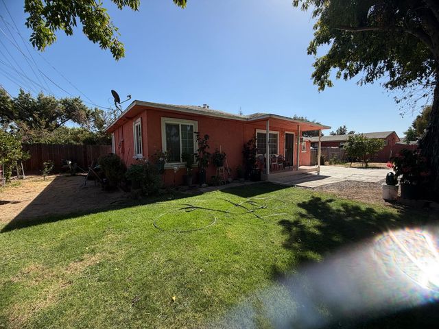 802 wheatley, Modesto, CA 95351