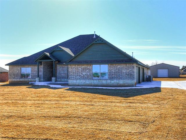 8651 Oak Tree Circle, Edmond, OK 73025