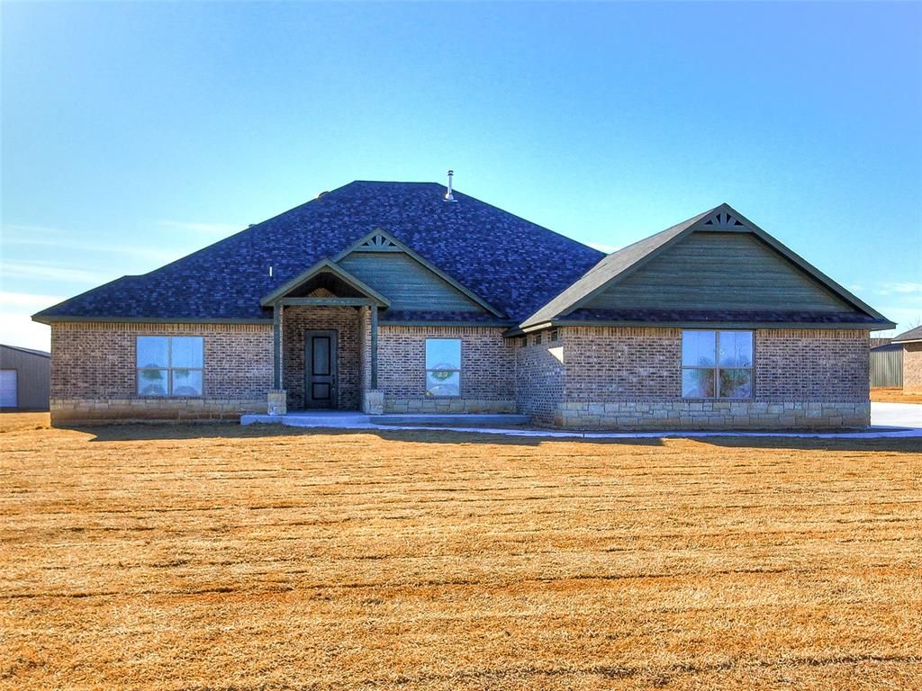 8651 Oak Tree Circle, Edmond, OK 73025