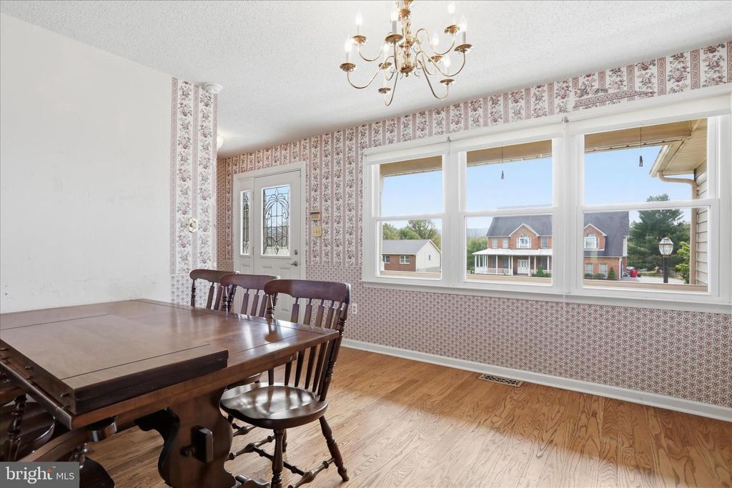 Image 5 of property listing at 605 FAIR MEADOWS BLVD, Hagerstown, MD 21740