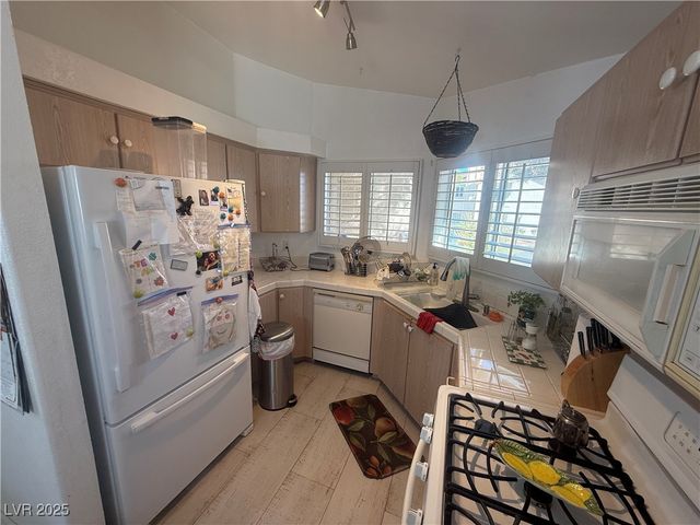 557 Yacht Harbor Drive, Las Vegas, NV 89145