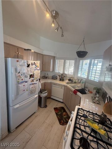 557 Yacht Harbor Drive, Las Vegas, NV 89145