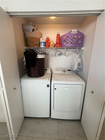 557 Yacht Harbor Drive, Las Vegas, NV 89145