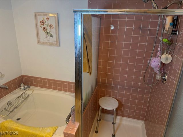 557 Yacht Harbor Drive, Las Vegas, NV 89145