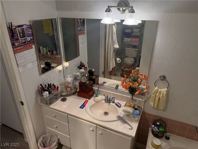 557 Yacht Harbor Drive, Las Vegas, NV 89145