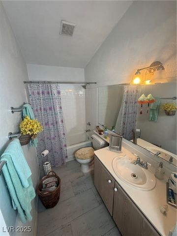 557 Yacht Harbor Drive, Las Vegas, NV 89145