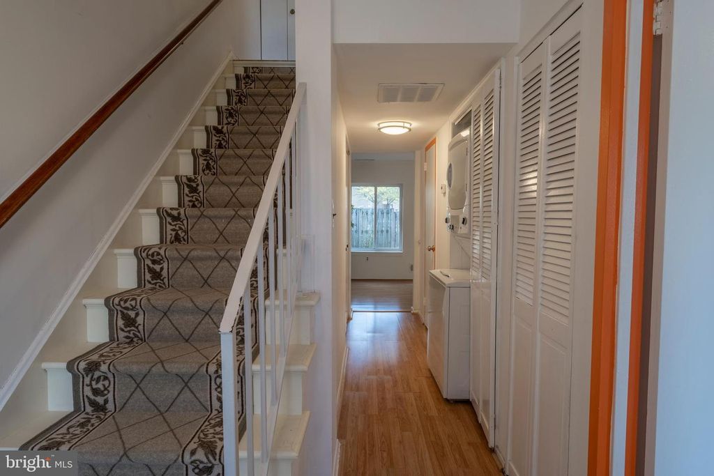 Image 11 of property listing at 9637 HORIZON RUN RD #2-H, Montgomery Village, MD 20886