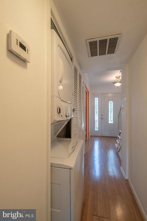 Image 12 of property listing at 9637 HORIZON RUN RD #2-H, Montgomery Village, MD 20886