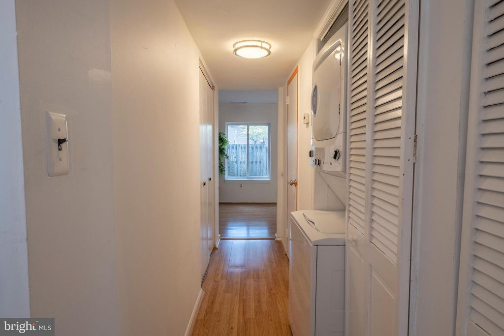 Image 13 of property listing at 9637 HORIZON RUN RD #2-H, Montgomery Village, MD 20886