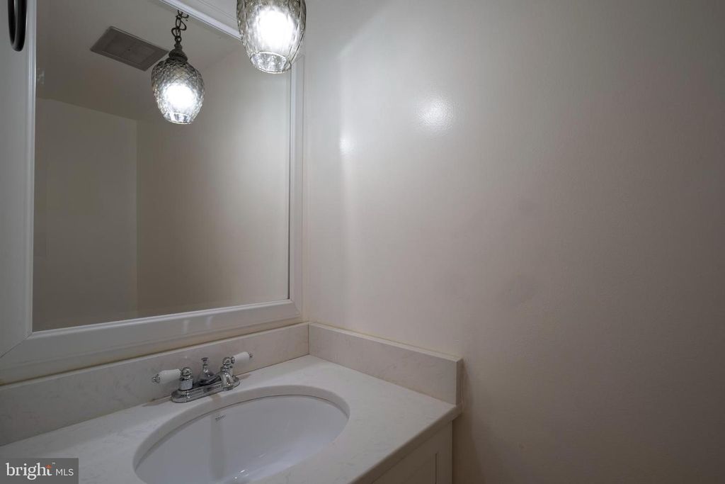 Image 14 of property listing at 9637 HORIZON RUN RD #2-H, Montgomery Village, MD 20886