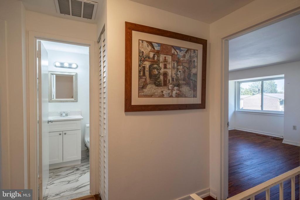 Image 15 of property listing at 9637 HORIZON RUN RD #2-H, Montgomery Village, MD 20886